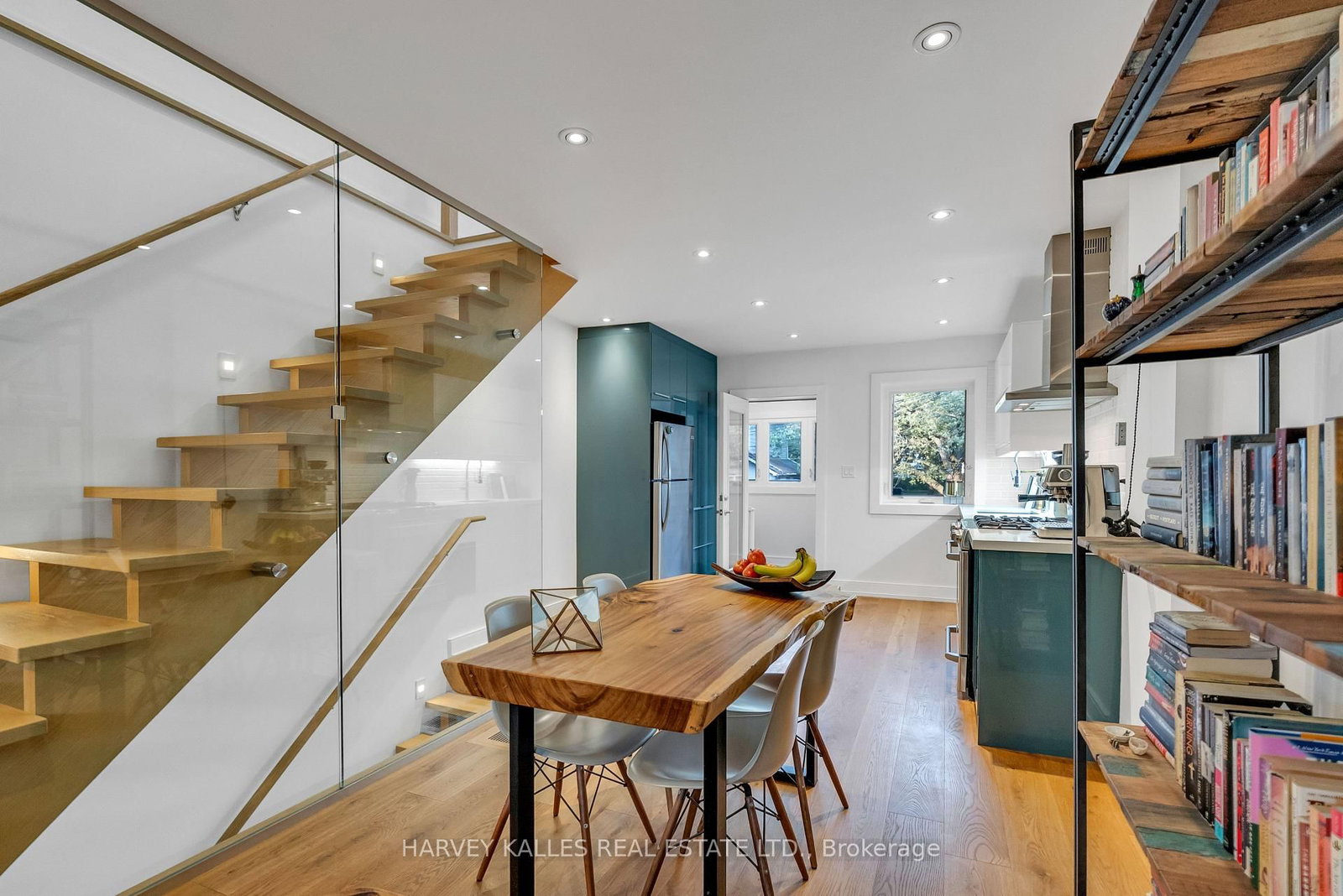 Listing Image 11