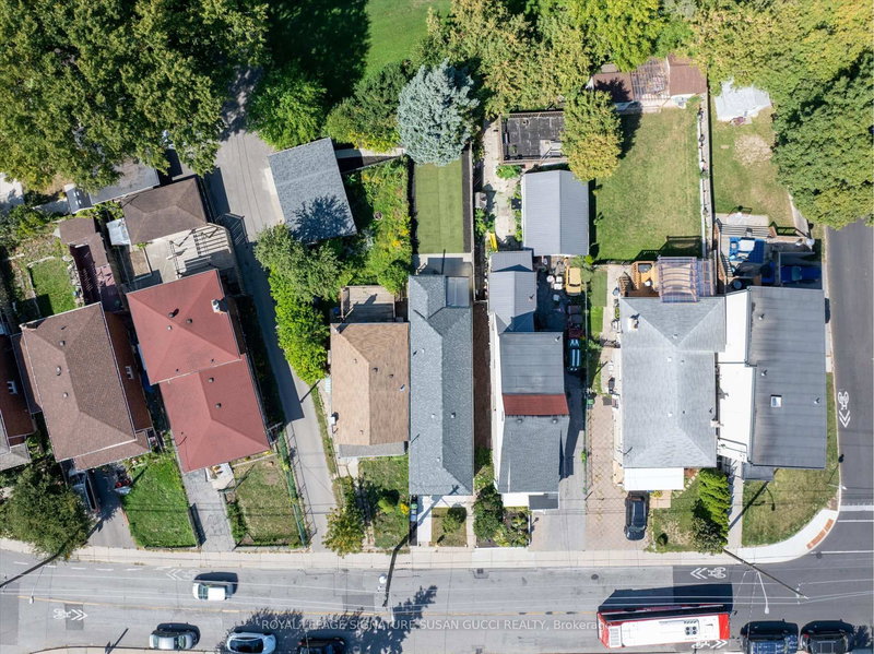972 Cosburn Ave, Toronto, M4C 2W9 | Image 3