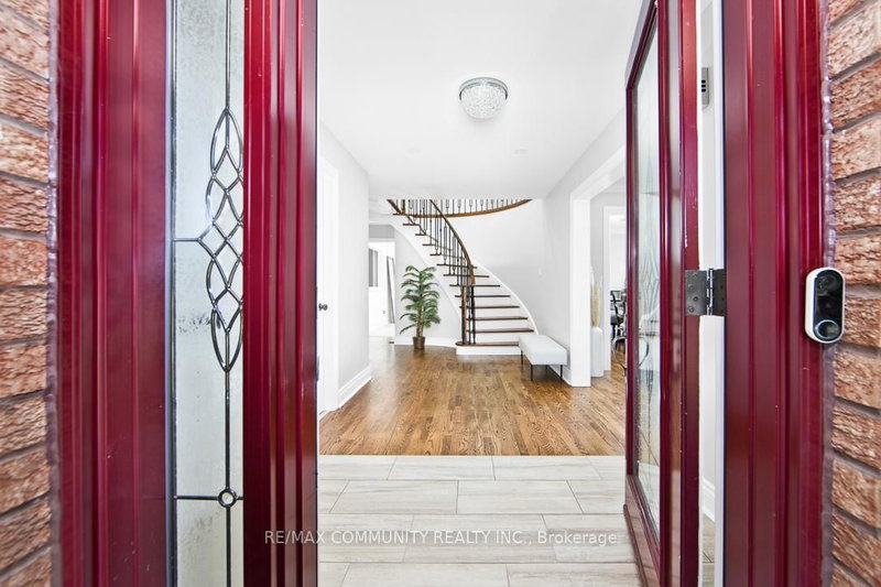 18 Winter Crt, Whitby, L1N 8Y2 | Image 3