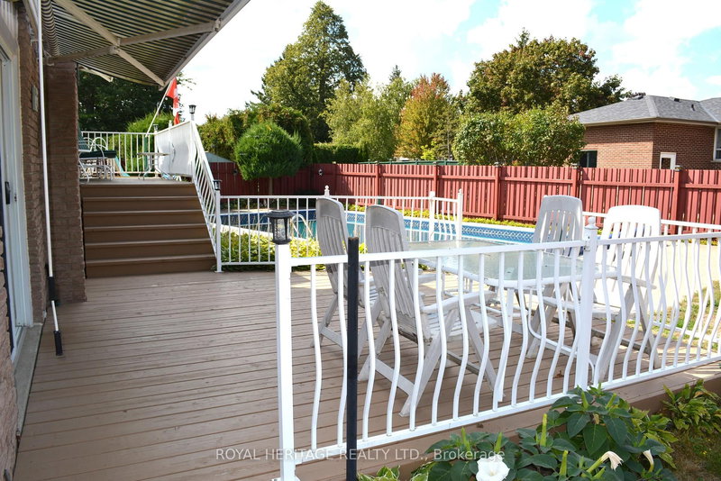 62 Brant Crt, Oshawa, L1G 4M9 | Image 2