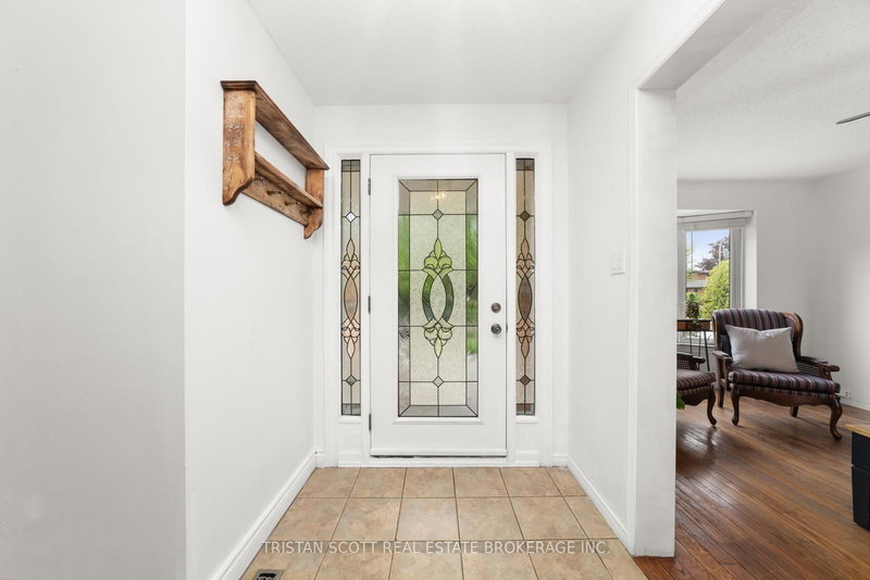 27 Ingleborough Dr, Whitby, L1N 8J9 | Image 3