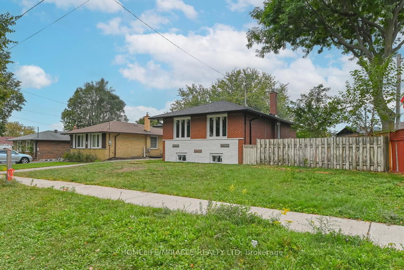 46 Flintwick Dr, Toronto, M1P 4G9 | Image 2