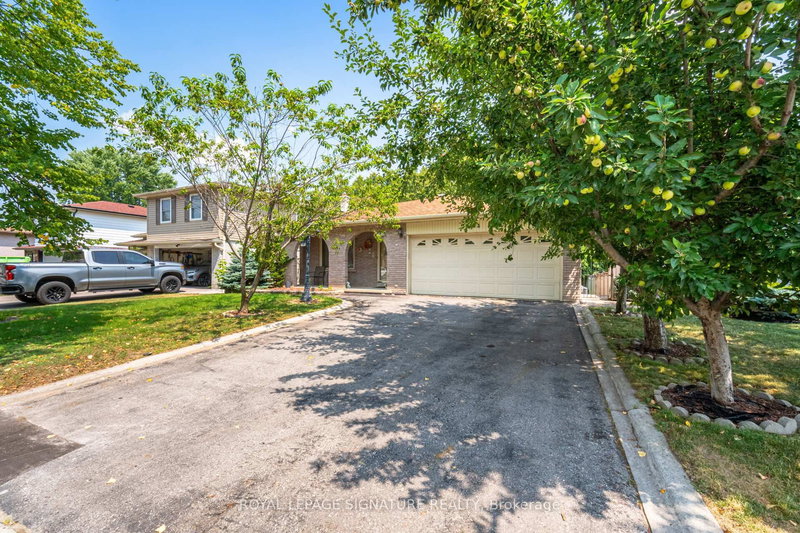 574 Antigua Cres, Oshawa, L1J 6B4 | Image 3