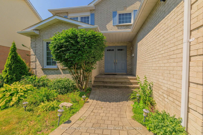10 Holden Crt, Whitby, L1N 9A1 | Image 2