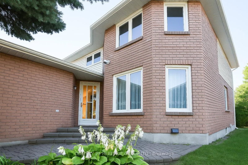 824 Thornton Rd N, Oshawa, L1J 7N2 | Image 3