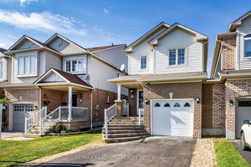 32 Samandria Ave, Whitby, L1R 2Z7 | Image 2