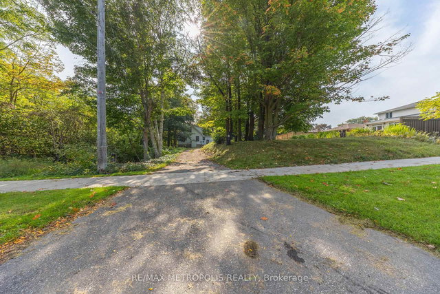 5297 Lawrence Avenue E