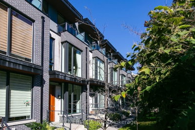 Townhouse sold at 13-837 Broadview Avenue, Toronto, Ontario, M4K 2P9 - Playter Estates-Danforth - MLS: E12434715