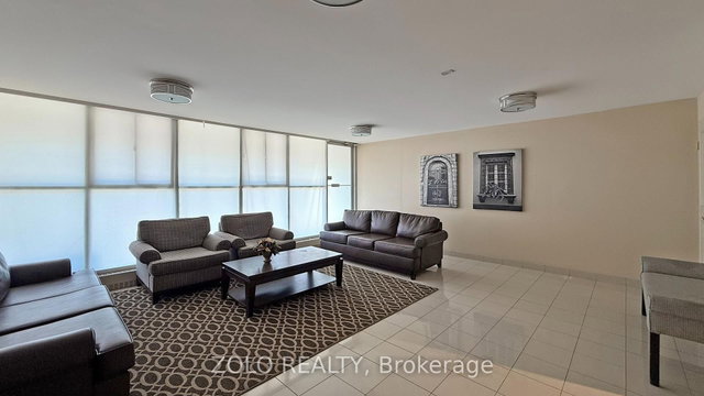 1015 - 2 Glamorgan Avenue