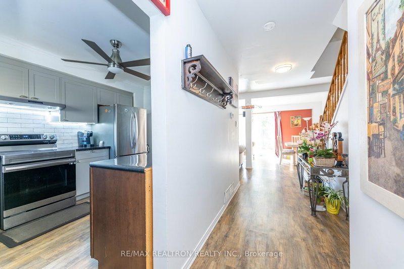 7 - 925 Bayly St, Pickering, L1W 1L4 | Image 2