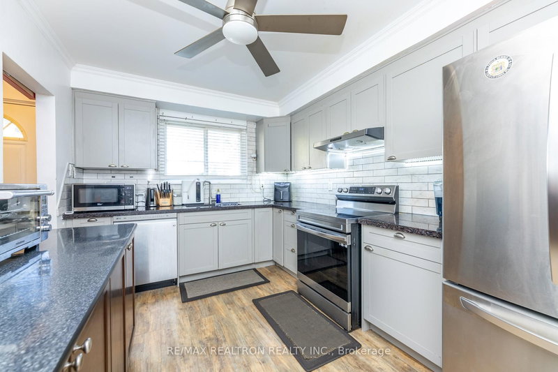 7 - 925 Bayly St, Pickering, L1W 1L4 | Image 3