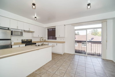 48 Curran Hall Crescent — more photos