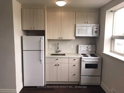 Unit 1 — 1985 Lawrence Avenue E — photo 2