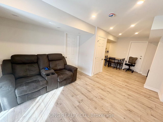 1246 Harlstone Crescent