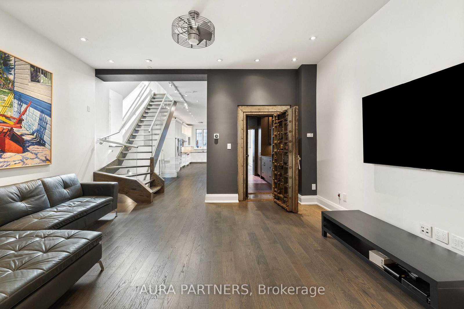 Listing Image 12