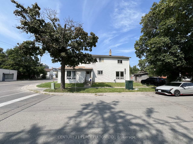 3 - 86 Brock Street E