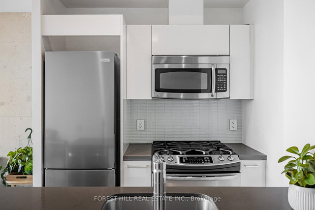 607 - 319 Carlaw Avenue