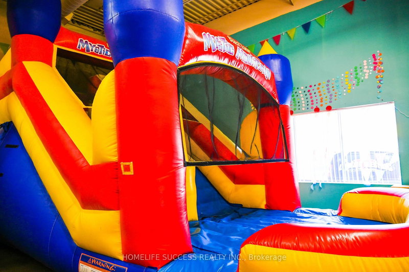 264-266 - 1885 Clements Rd, Pickering, L1W 3V4 | Image 2