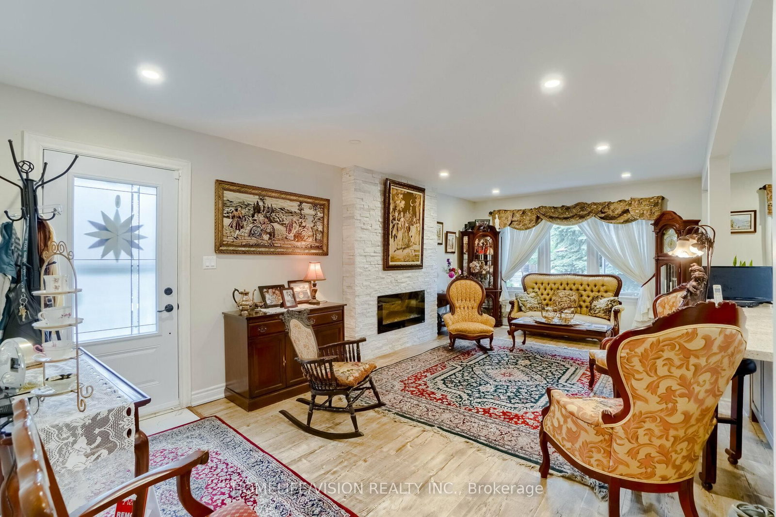 Listing Image 7