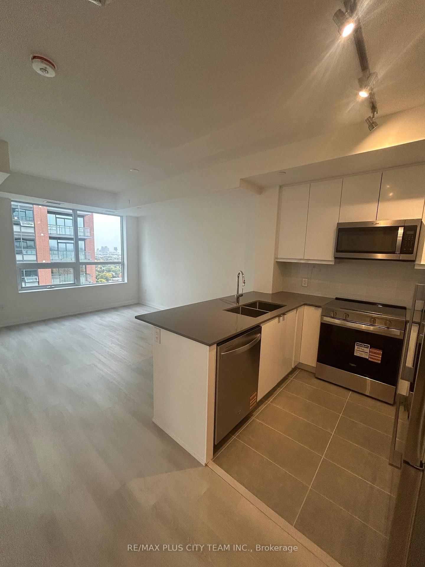 3260 Sheppard Avenue E, Unit 2206 - Photo 6