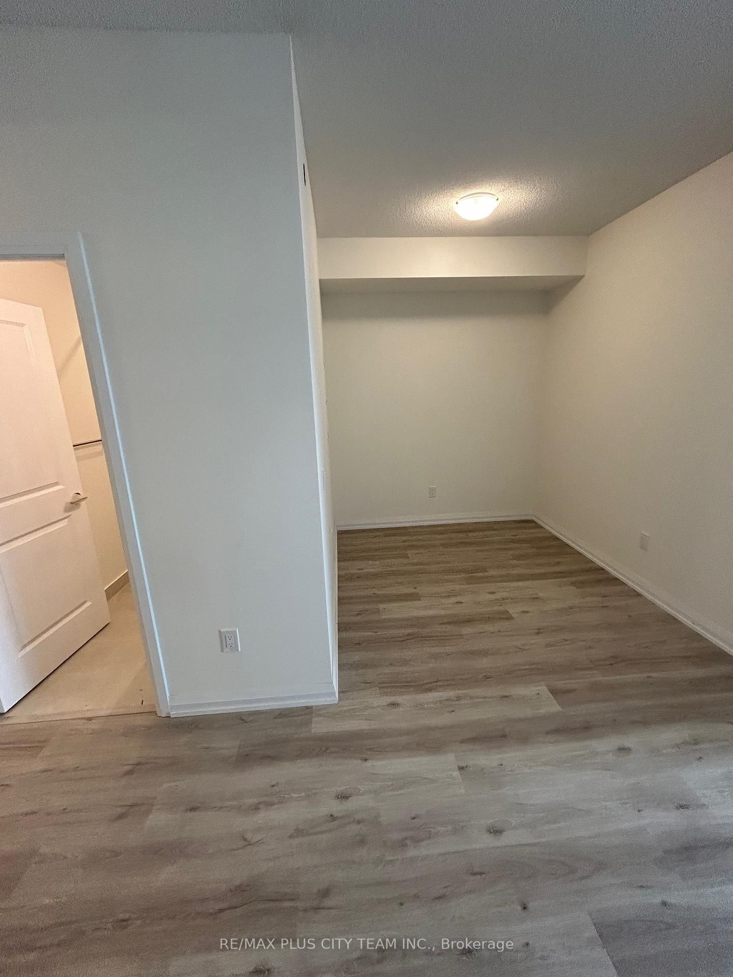 3270 Sheppard Avenue E, Unit 2423 - Photo 7