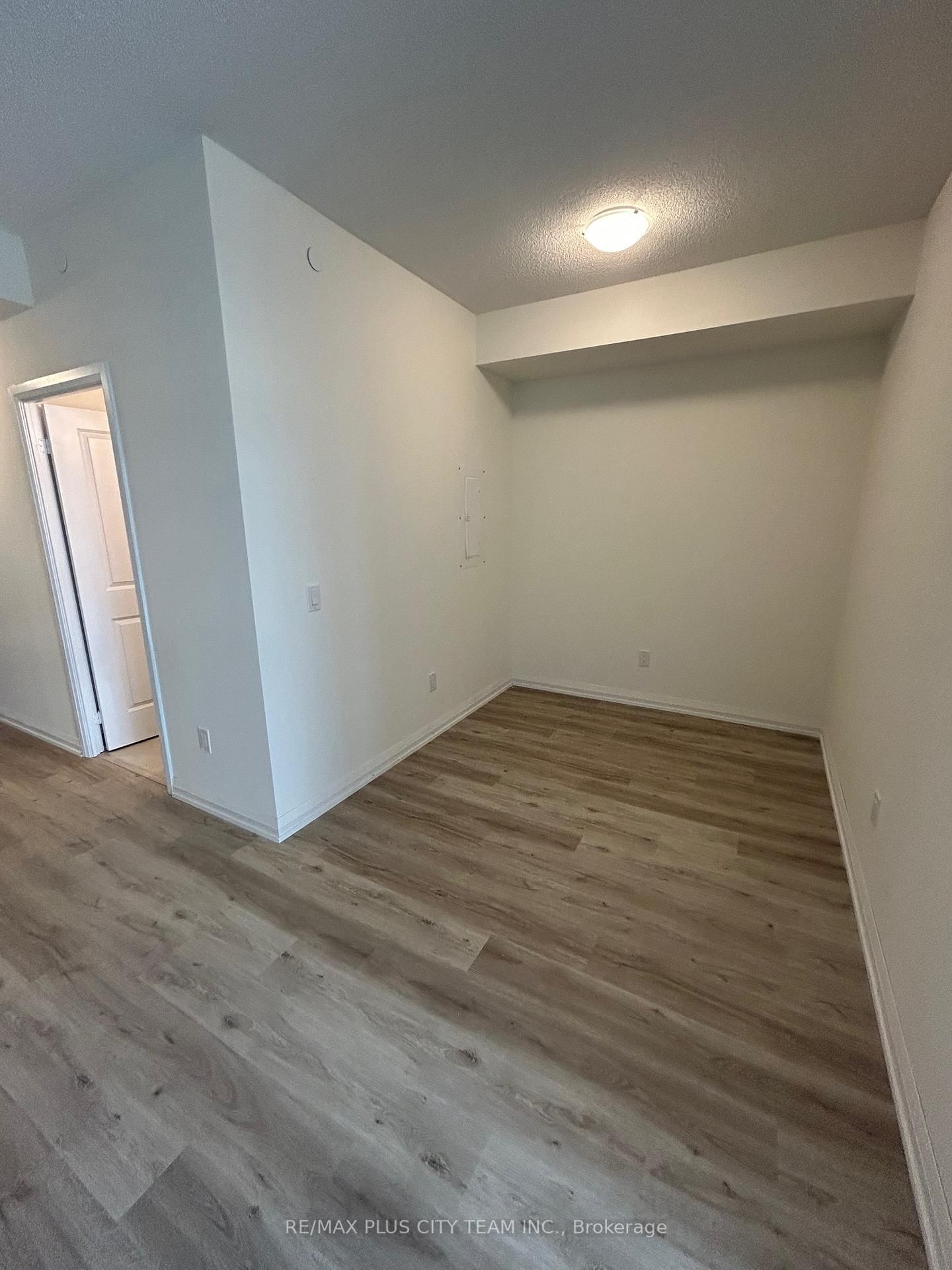 3270 Sheppard Avenue E, Unit 2423 - Photo 8