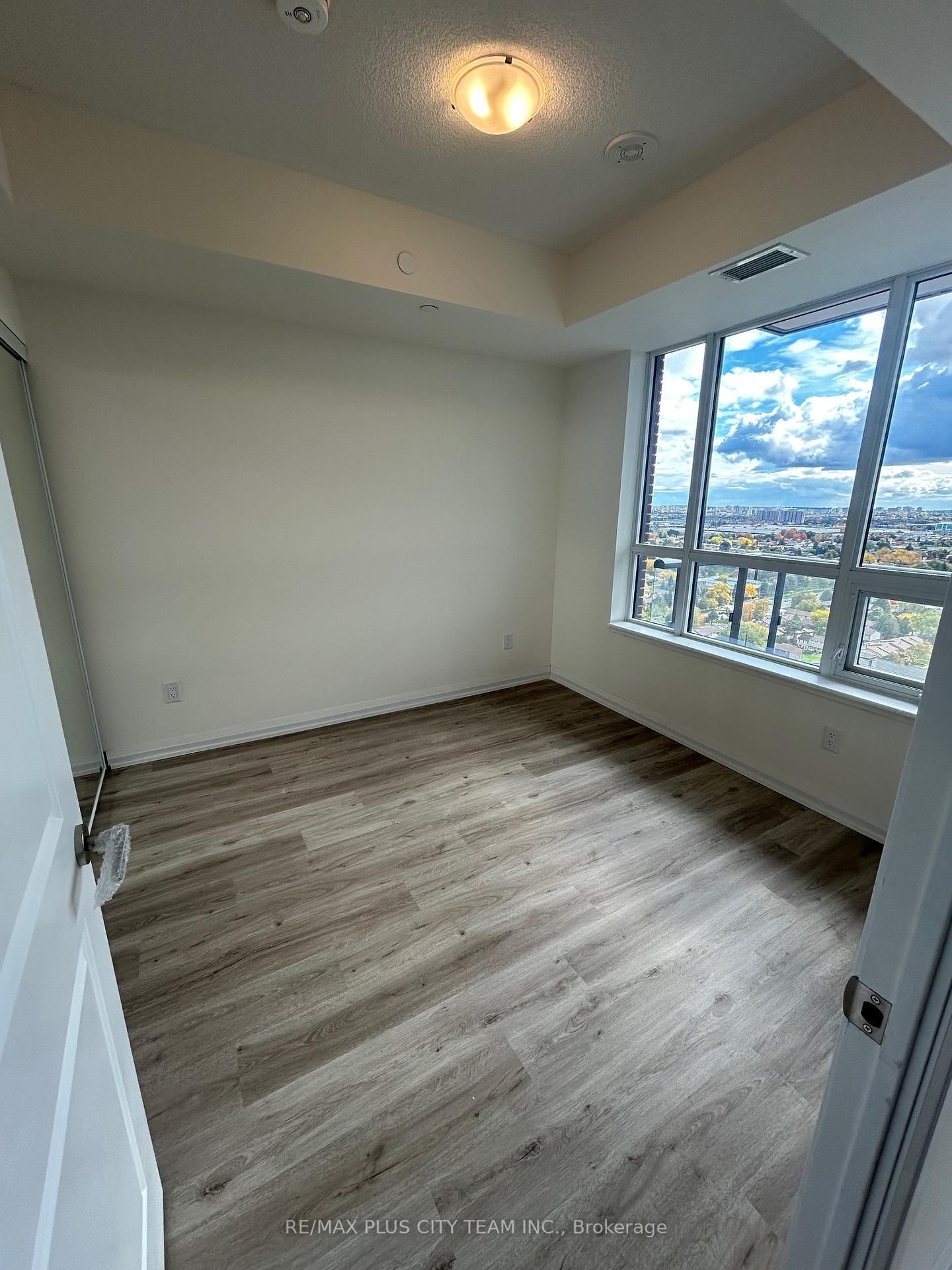 3270 Sheppard Avenue E, Unit 2423 - Photo 9