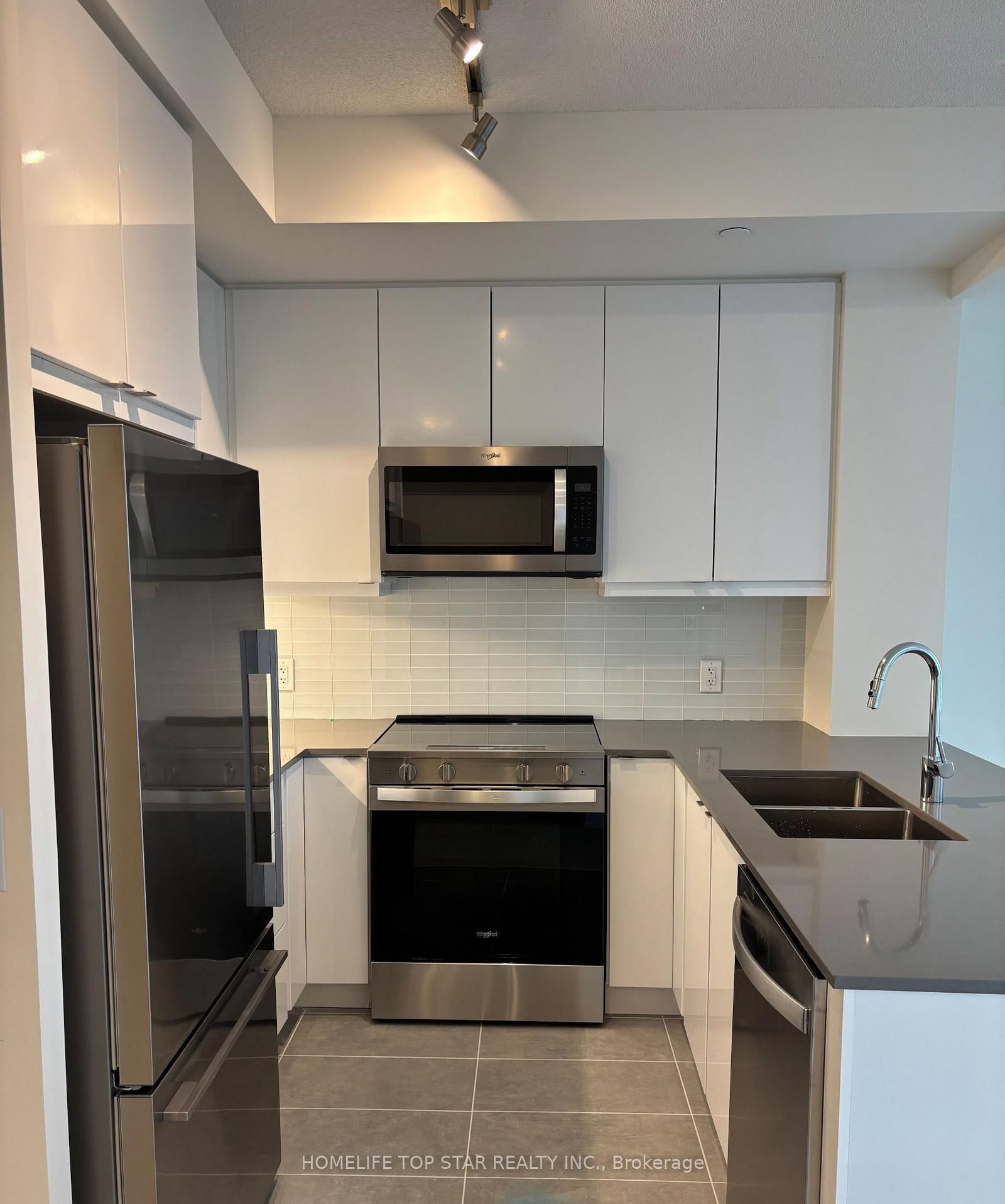 3260 Sheppard Avenue E, Unit 1905 - Photo 4