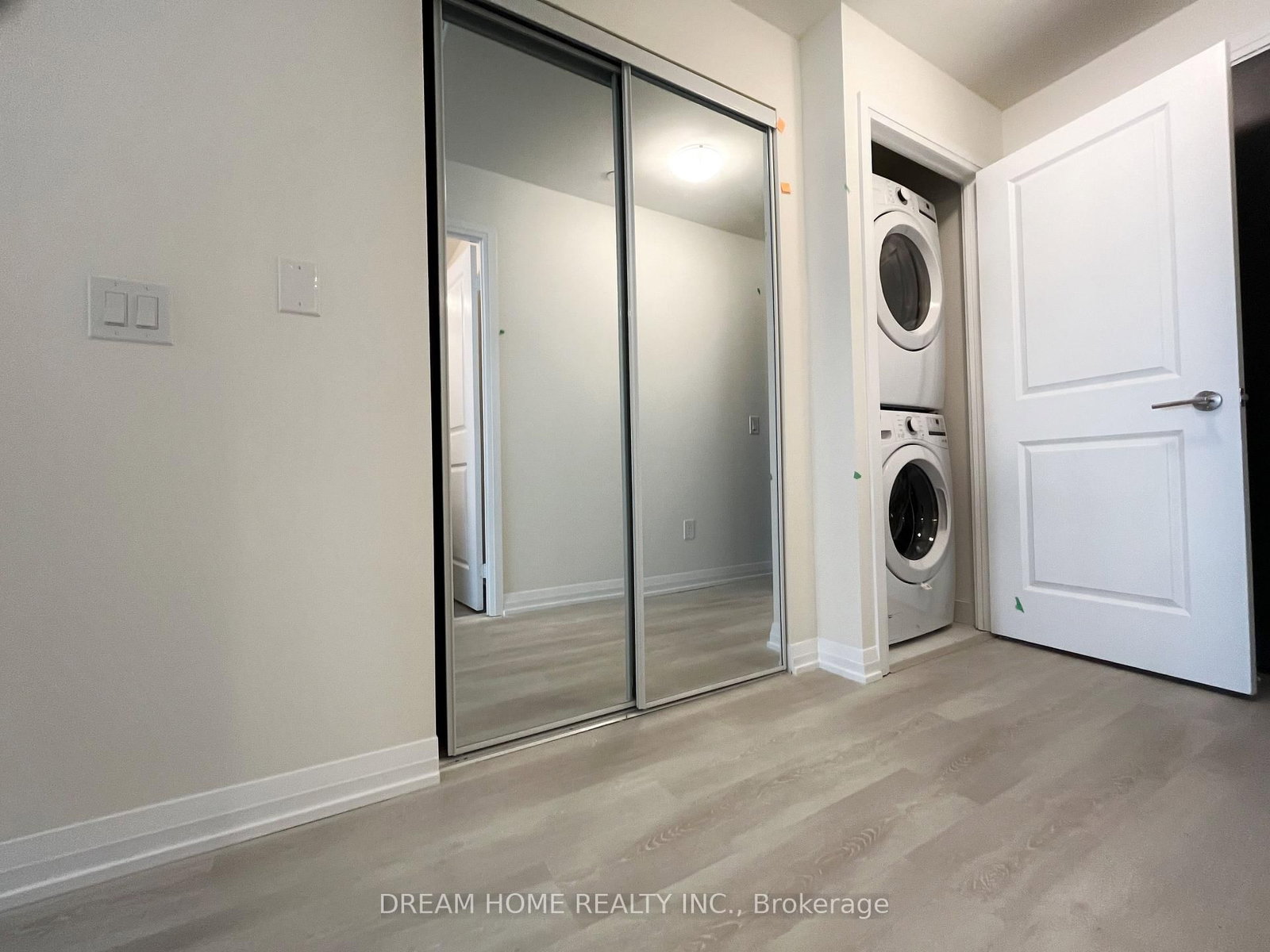 3270 Sheppard Avenue E, Unit 1923 - Photo 3