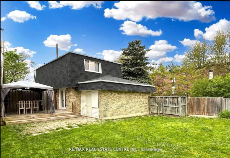 25 Ivanic Crt, Whitby, L1N 6E3 | Image 2