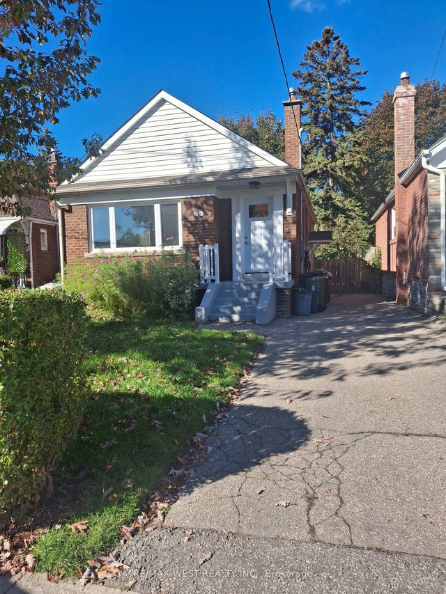 Main Floor - 62 Glencrest Boulevard