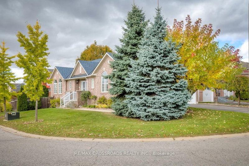 26 Lurosa Cres, Whitby, L1R 3A9 | Image 2