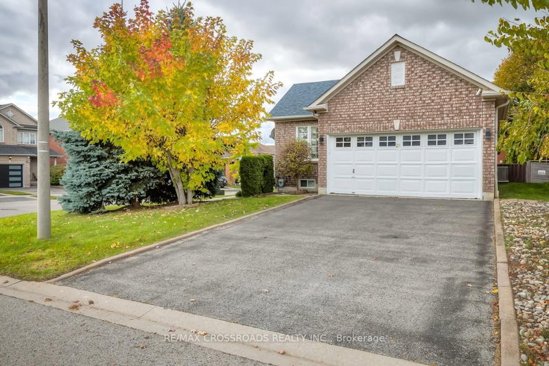 26 Lurosa Cres, Whitby, L1R 3A9 | Image 3