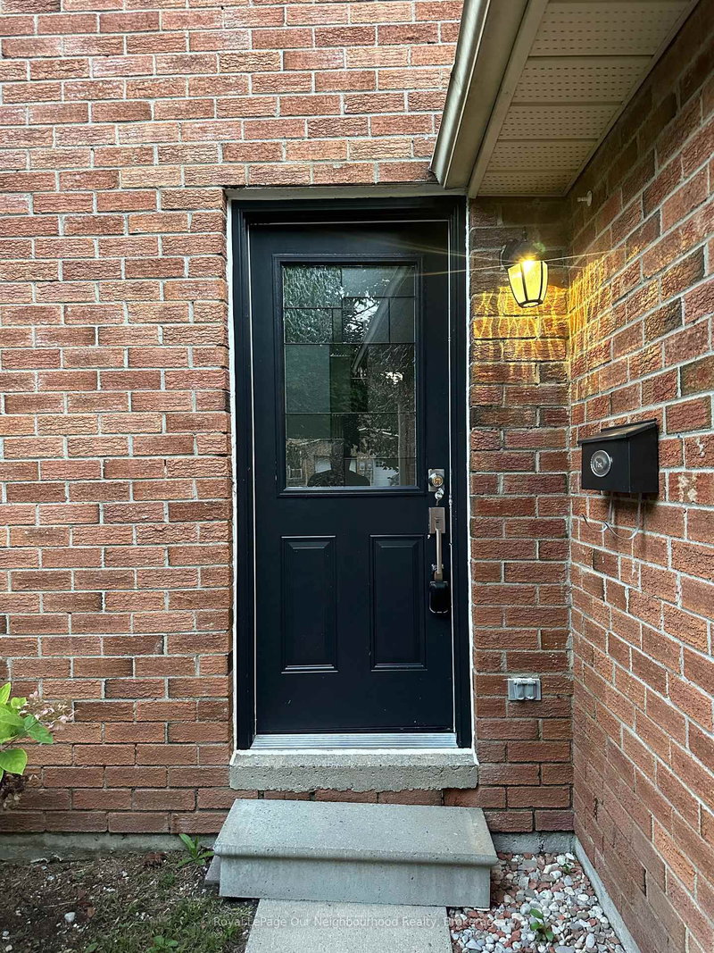 2 - 26 Hartsfield Dr, Clarington, L1E 1M5 | Image 3