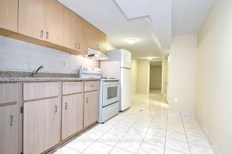 Lower - 218 Broadview Ave, Toronto, M4M 2G5 | Image 2