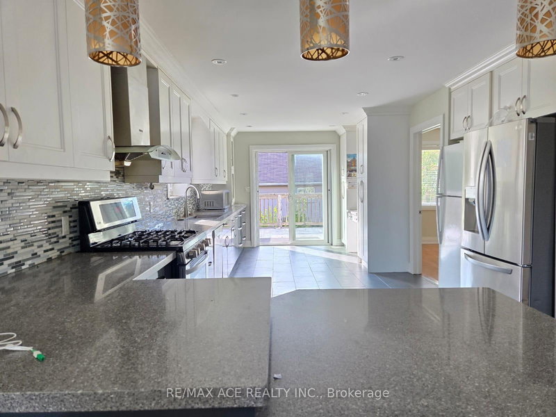 Main - 66 Portsdown Rd, Toronto, M1P 1V1 | Image 3