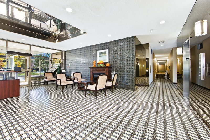 1111 - 121 Ling Rd, Toronto, M1E 4Y2 | Image 2