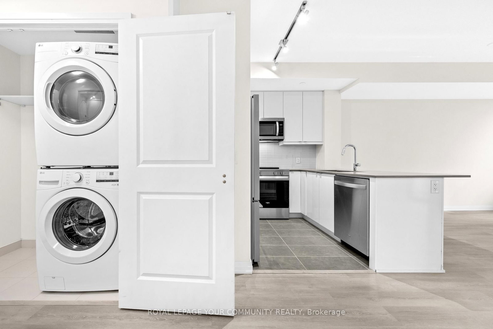 3270 Sheppard Avenue E, Unit 2525 - Photo 7