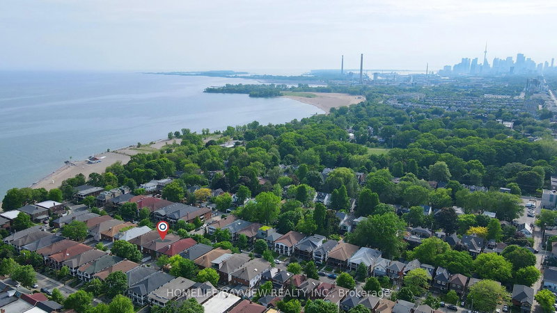 Lower - 43 Wineva Ave, Toronto, M4E 2T1 | Image 3