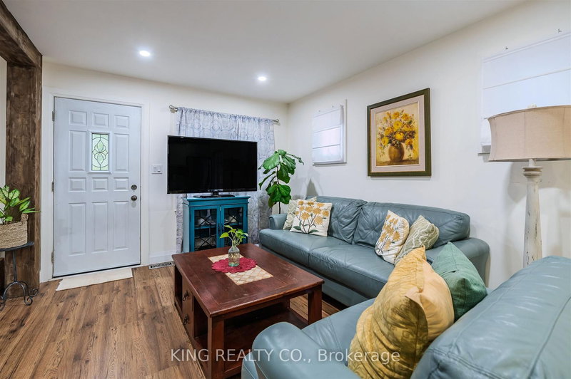 829 Athol St, Whitby, L1N 4A1 | Image 3