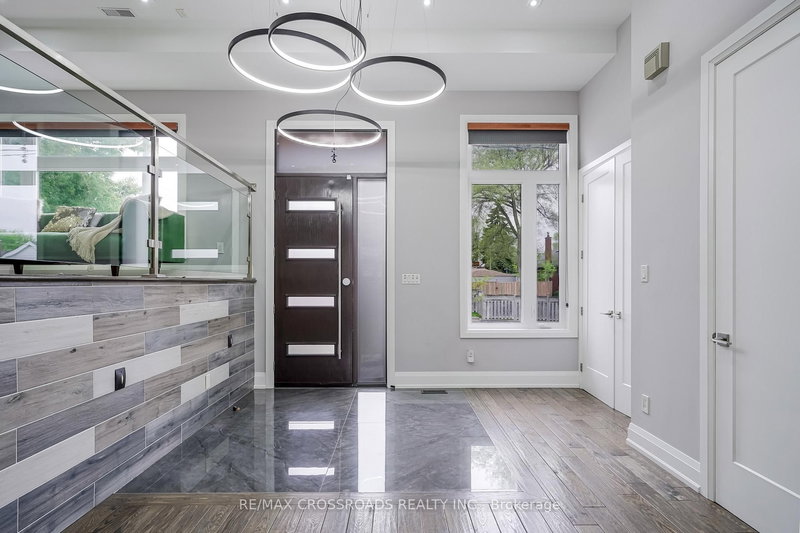 1A Roblin Ave, Toronto, M4C 3P7 | Image 3