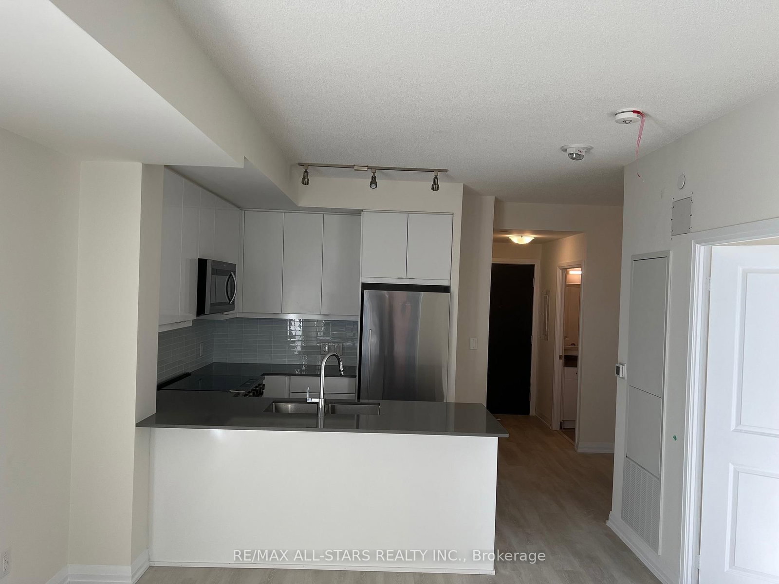 3270 Sheppard Avenue E, Unit 1826 - Photo 2