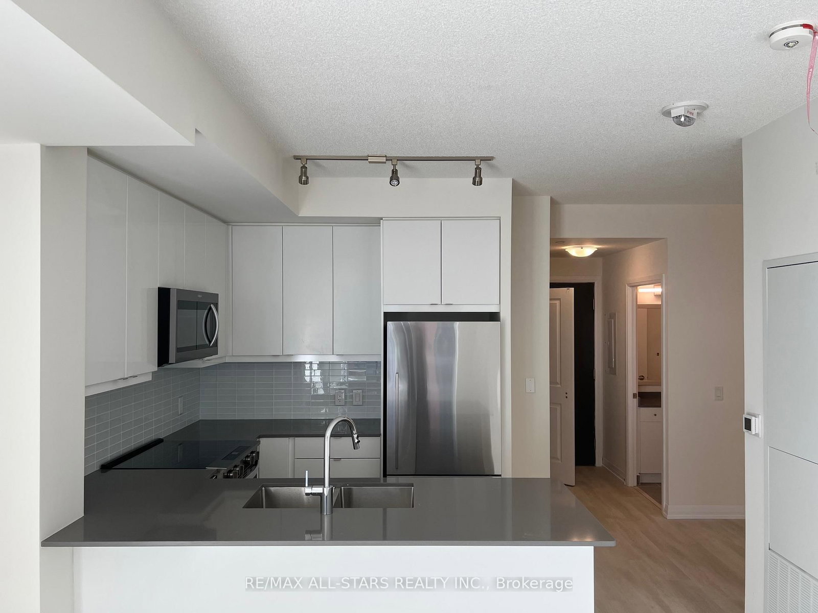 3270 Sheppard Avenue E, Unit 1826 - Photo 3