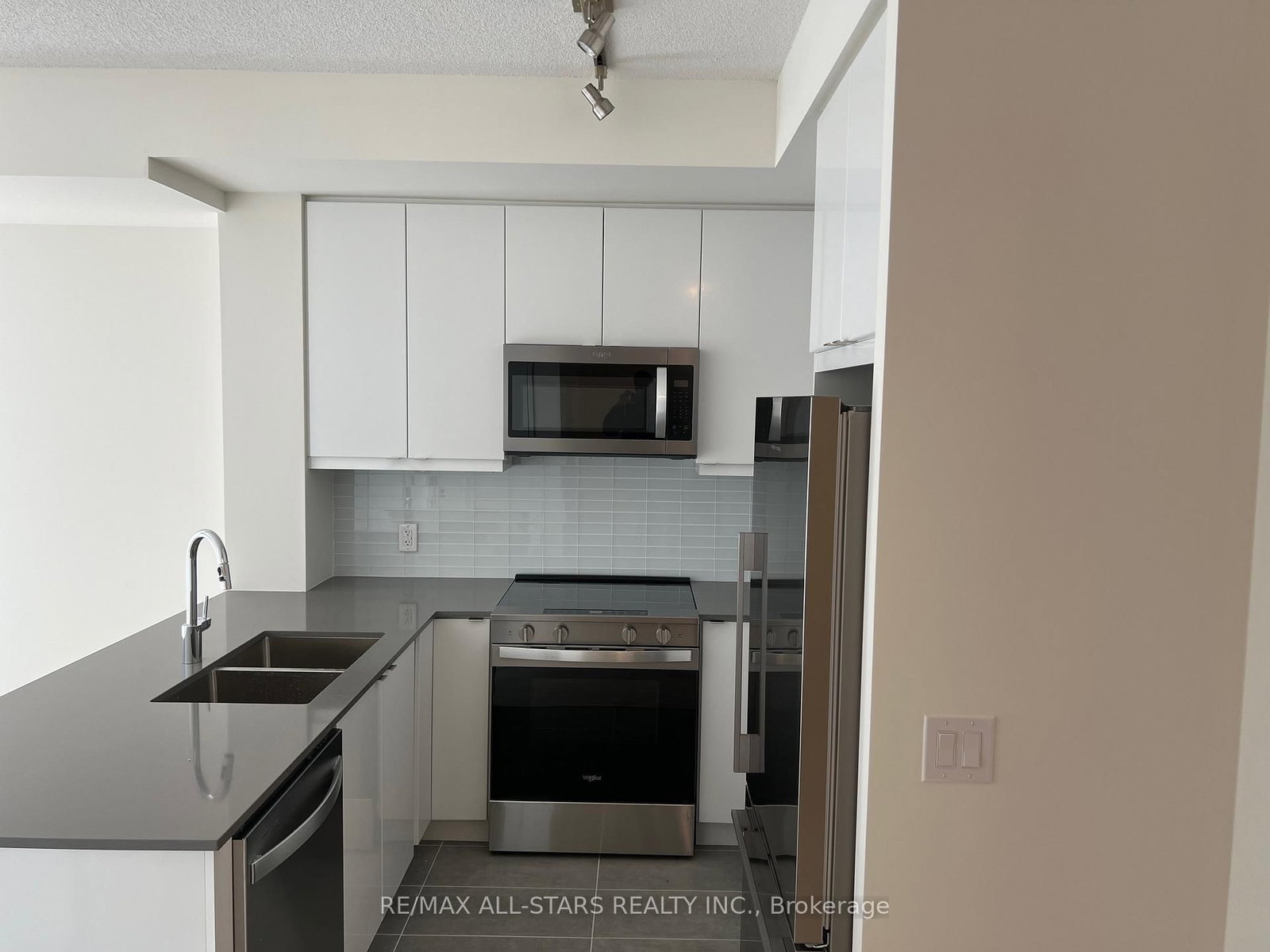 3270 Sheppard Avenue E, Unit 1826 - Photo 4