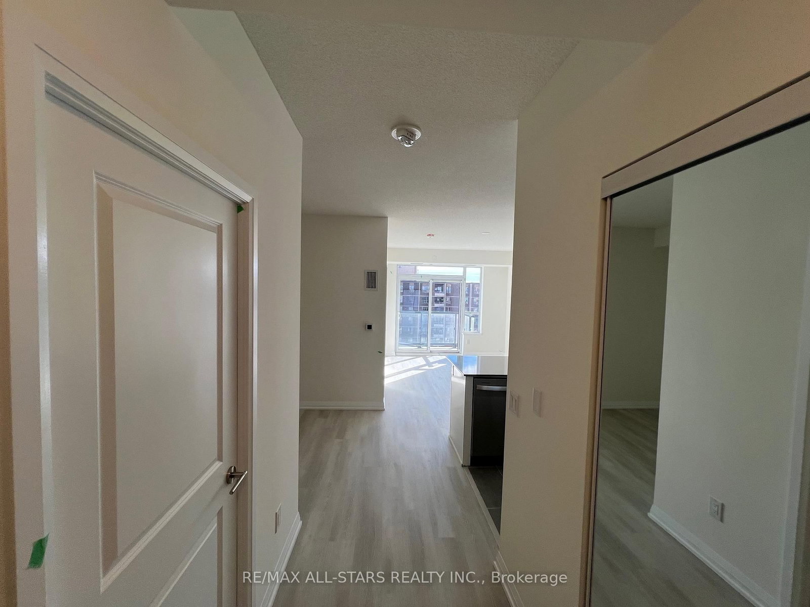 3270 Sheppard Avenue E, Unit 1523 - Photo 2