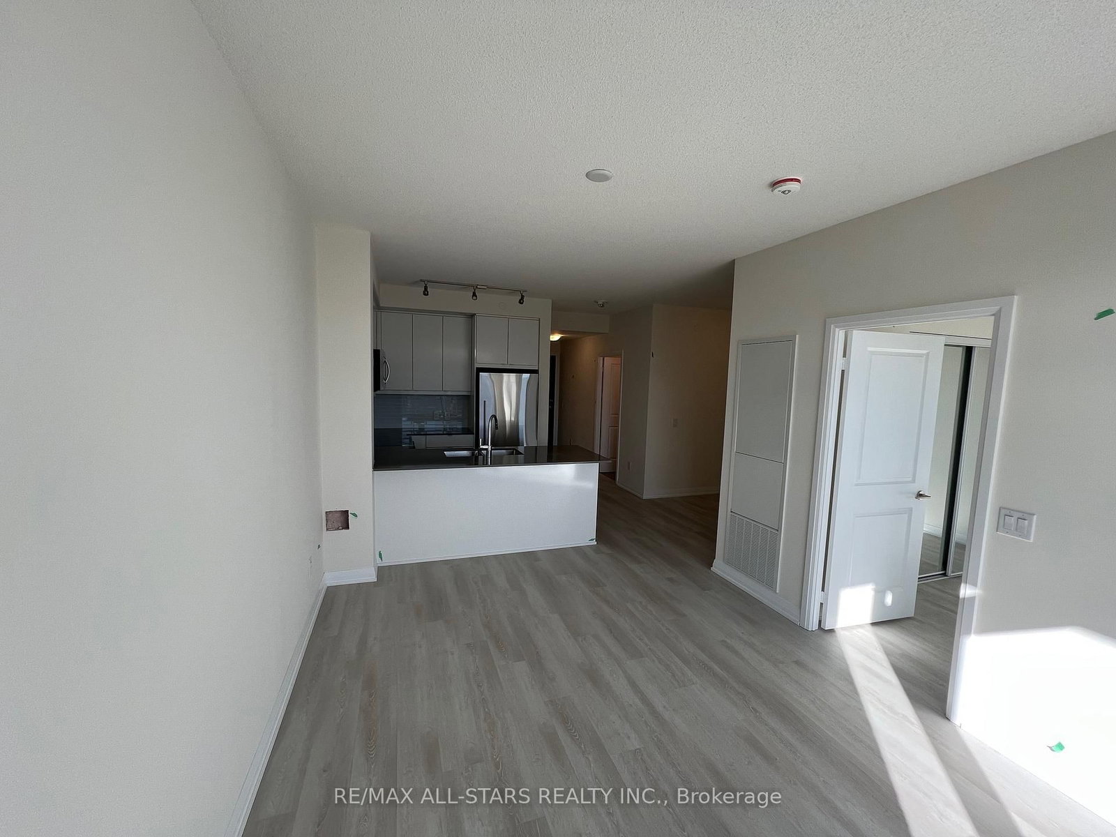 3270 Sheppard Avenue E, Unit 1523 - Photo 3