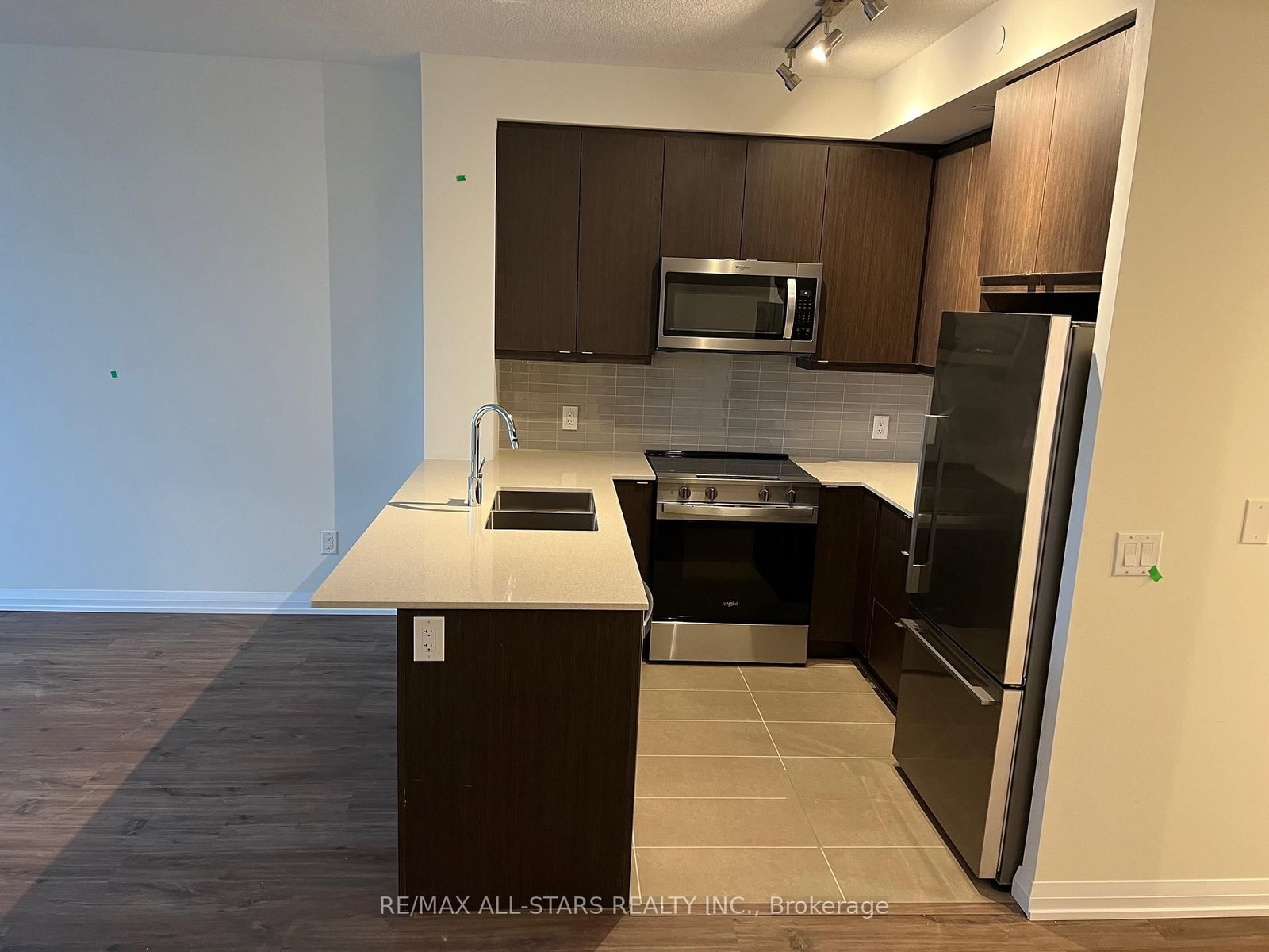 3270 Sheppard Avenue E, Unit 2123 - Photo 2