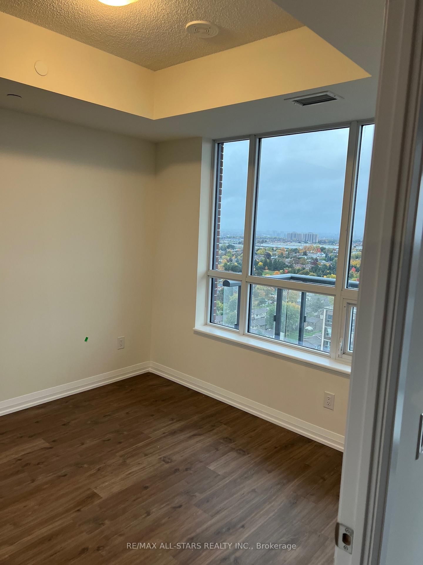 3270 Sheppard Avenue E, Unit 2123 - Photo 7