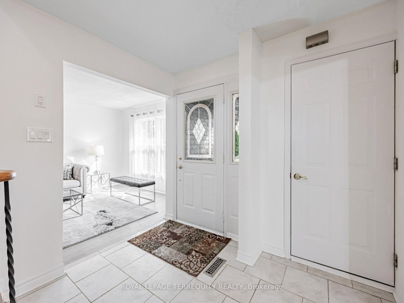 1858 Shadybrook Dr, Pickering, L1V 3A8 | Image 2