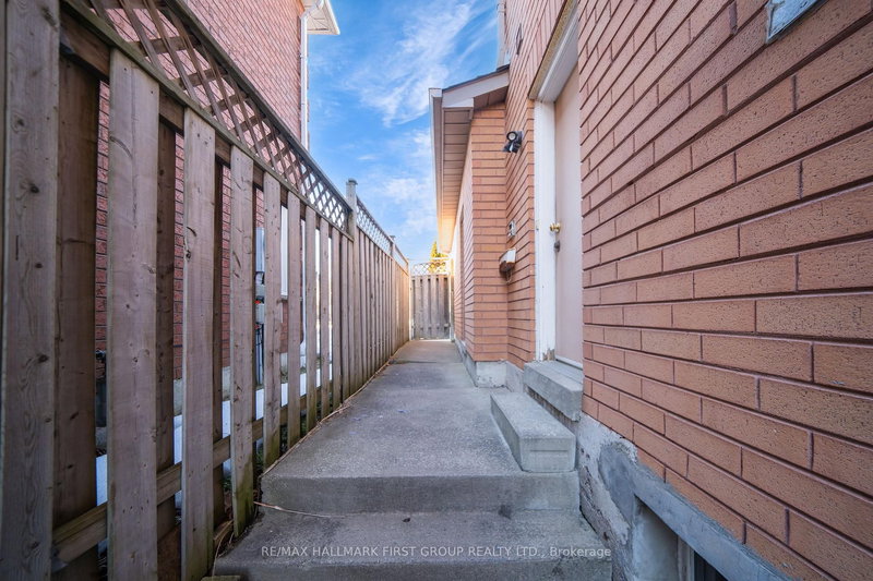 5 Claresholme Dr, Toronto, M1C 4Z9 | Image 2